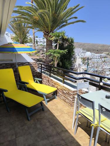 Sea view cozy apartment with pool