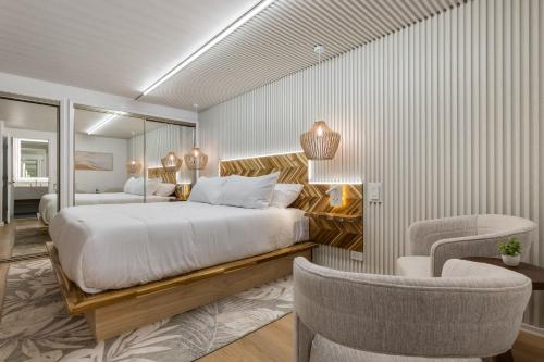 Postel nebo postele na pokoji v ubytování Luxurious Beachfront Condo
