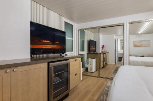 Kuchyň nebo kuchyňský kout v ubytování Luxurious Beachfront Condo