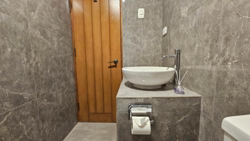 Un baño de Amaru TreeHouse