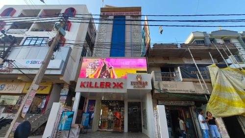 a group of buildings on a city street at Super Townhouse Kankarbagh Formerly Kunwar Alcajars in Patna