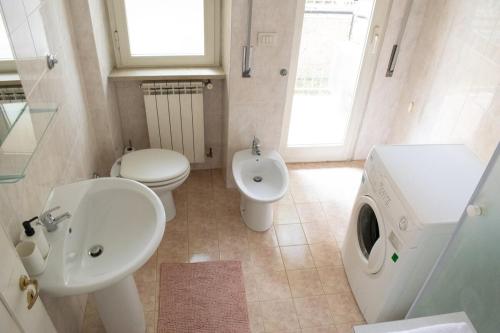 Ένα μπάνιο στο MDapartment Roma - metro Laurentina