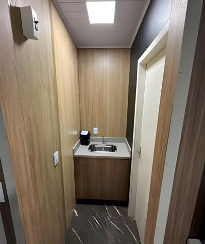 Dapur atau dapur kecil di Loft Lux 1 (Smart TV, Ar condicionado, Cozinha...)