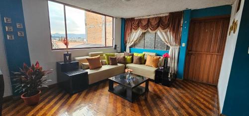 a living room with a couch and a table at Mirador Calle Larga - anti-ruido in Cuenca