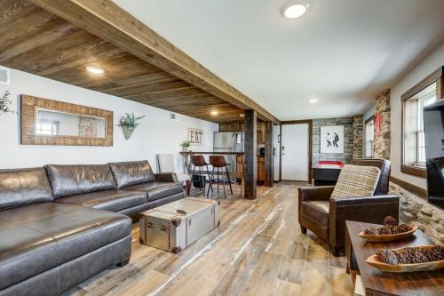 Χώρος καθιστικού στο The Riverfront Serenity Lodge