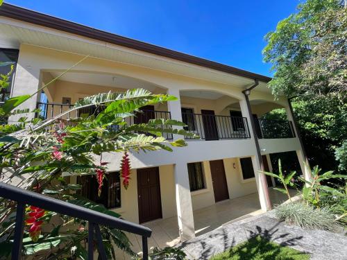 a view of the outside of a house at La Dehesa B&B en San Joaquín de Flores in Heredia