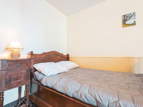 a bedroom with a bed and a dresser with a lamp at Ancienne fermette à Aigurande: nature, proche Creuse, 1 chambre, jardin privé, barbecue, garage - FR-1-591-1 in Aigurande