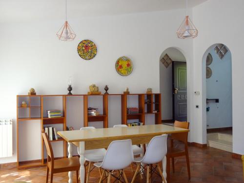 a dining room with a table and chairs at Villa il Giglio in Montallegro