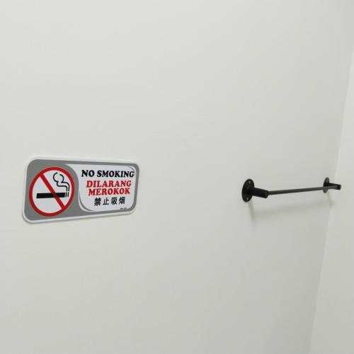 a no smoking sign on a wall at Happpy Impiana Guest House in Bentong
