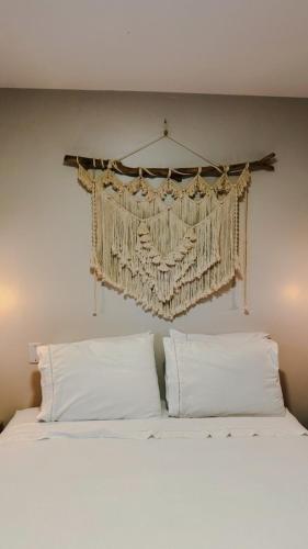 Postel nebo postele na pokoji v ubytování FLATS SUITE - Experiência e Conforto na charmosa Vila de São Jorge, Goiás