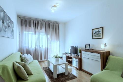 Apartments with parking space Kastel Stafilic, Kastela - 20662