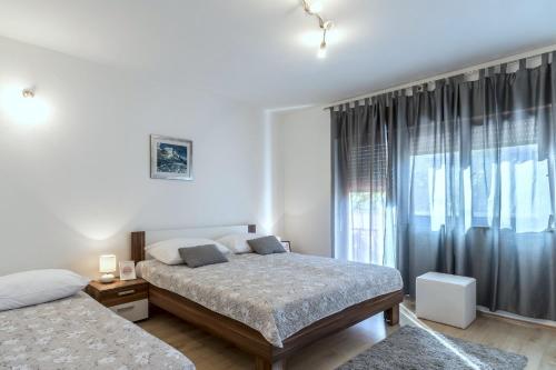 Apartments with parking space Kastel Stafilic, Kastela - 20662