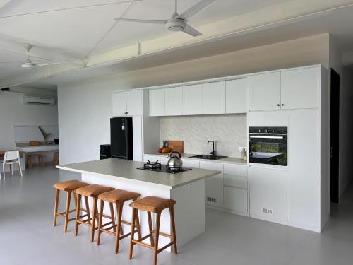 Cucina o angolo cottura di The Blue Zone Villa