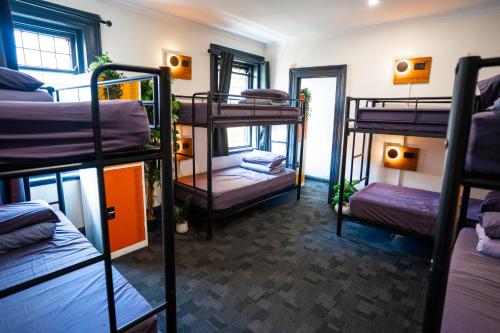 Ένα ή περισσότερα κρεβάτια σε δωμάτιο στο Mad Monkey Kings Cross