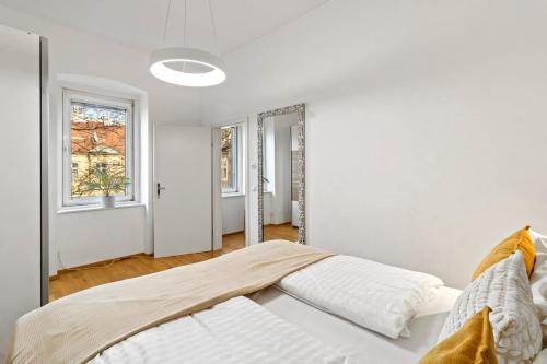 7 min to Shopping Street I 5 min to Train Station