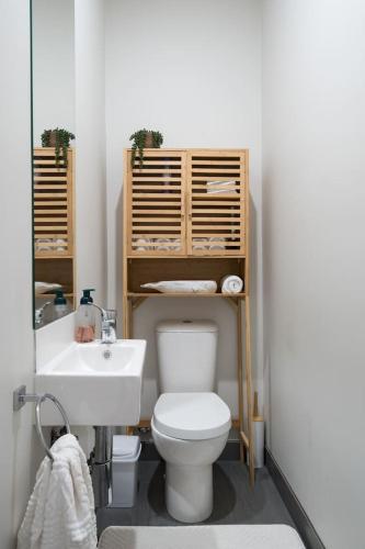 a bathroom with a white toilet and a sink at Villa Morava - Dog-friendly Beachside Comfort in Rosebud
