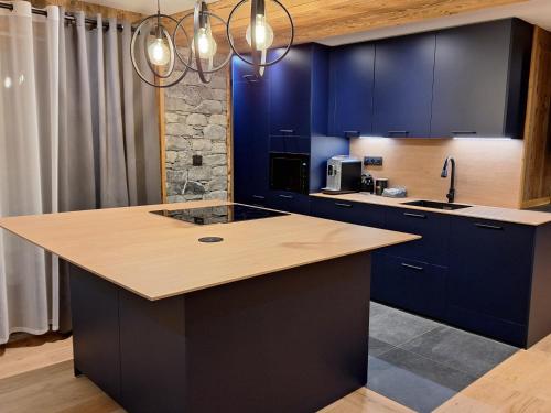 Photo de la galerie de l'établissement Appartement spacieux aux Gets, 4 chambres, Wi-Fi inclus - FR-1-671-283, aux Gets