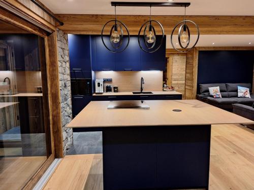 Photo de la galerie de l'établissement Appartement spacieux aux Gets, 4 chambres, Wi-Fi inclus - FR-1-671-283, aux Gets