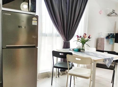 Η κουζίνα ή μικρή κουζίνα στο AZ Suites 2 @Cyberjaya Putrajaya