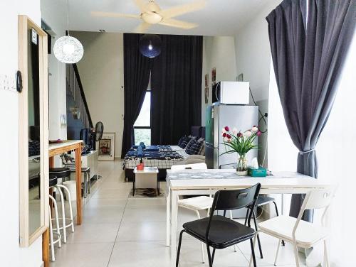 Χώρος καθιστικού στο AZ Suites 2 @Cyberjaya Putrajaya
