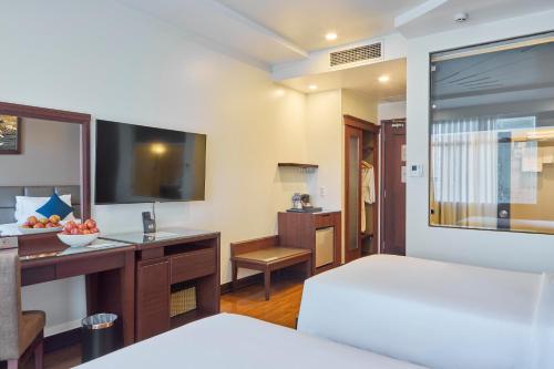 Postel nebo postele na pokoji v ubytování Kin Hotel Thi Sach