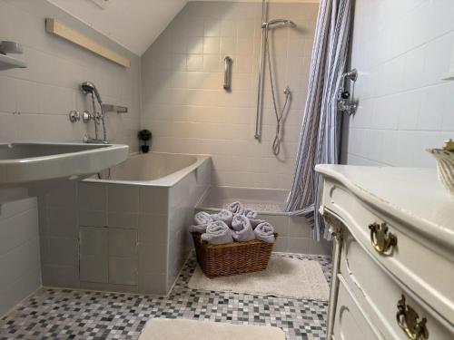 a bathroom with a tub and a sink and a shower at Haus-Kuestenzauber-Laura-und-Sarah in Cuxhaven