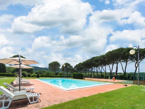 The swimming pool at or close to Aesthetic Farmhouse in Bucine with Barbecue