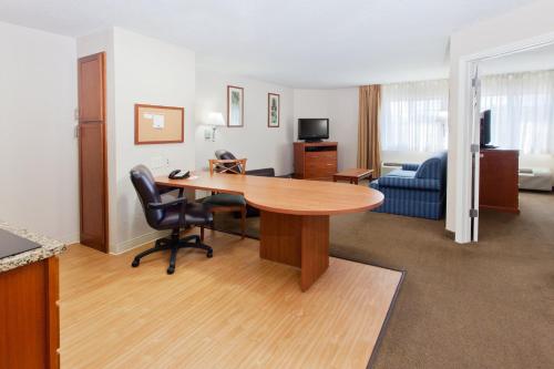 TV a/nebo společenská místnost v ubytování Candlewood Suites Lexington by IHG