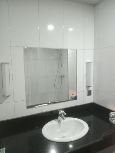 Koupelna v ubytování golden tulip essential owerri
