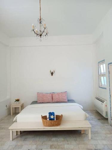 a bedroom with a bed with a basket on it at Brassiere Beach Hotel in Baanphakrimlay 