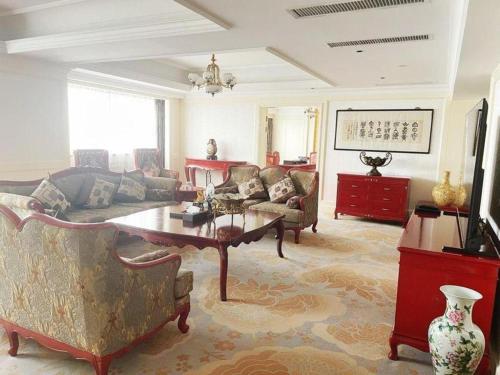 a living room with a couch and a table at Jiaxing Sunshine Hotel in Jiaxing