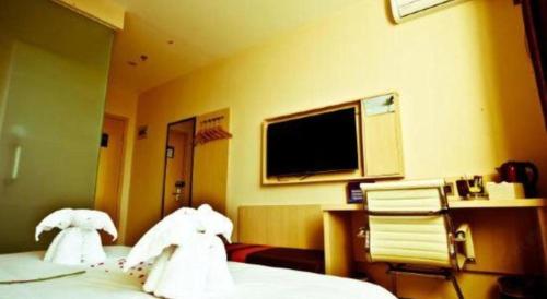 two white stuffed animals on two beds in a hotel room at 7 Days Premium Beijing Dabaotai Metro Station Luhua Road in Beijing