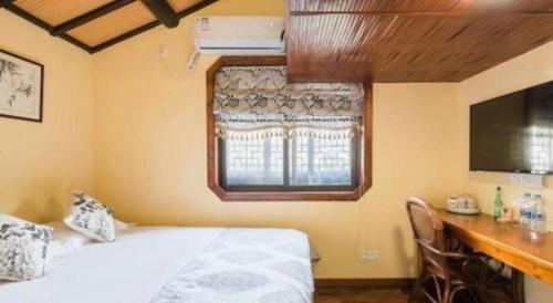 Ένα ή περισσότερα κρεβάτια σε δωμάτιο στο The Courtyard Suzhou Inn Hemu Branch