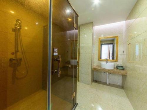 a bathroom with a shower and a sink at Li An Hotel Shantou Xiashan Central Bus Station Branch in Shantou