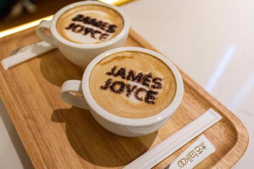 two cups of coffee sitting on a wooden tray at James Joyce Coffetel·Anyang Text Museum in Anyang