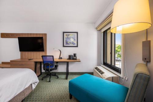 a hotel room with a bed and a desk with a computer at Holiday Inn Express San Jose Costa Rica Airport by IHG in Alajuela City
