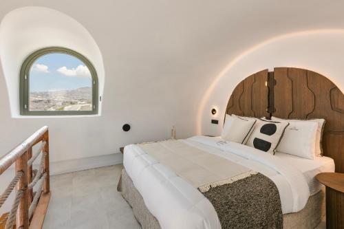 Postel nebo postele na pokoji v ubytování Acro Caldo Suites
