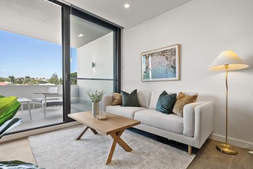 Posezení v ubytování Modern 1-Bed Apartment with Views in Fremantle