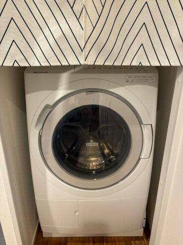 a washing machine in a room with a wall at Near JR Kameari Tokyo - Shades of Green - Japanese House for up to 6 Guests in Tokyo