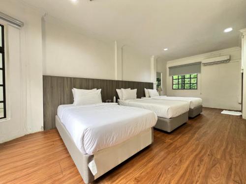 Katil atau katil-katil dalam bilik di LiLLA Hilltop Retreat - Janda Baik