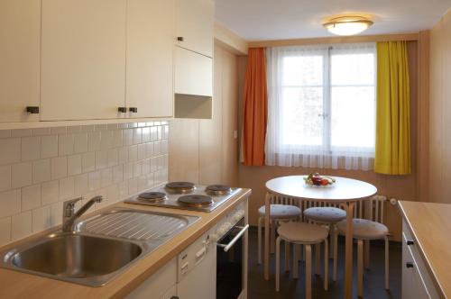 Majoituspaikan Chalet Annelis Apartments keittiö tai keittotila