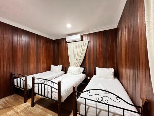 Katil atau katil-katil dalam bilik di LiLLA Hilltop Retreat - Janda Baik