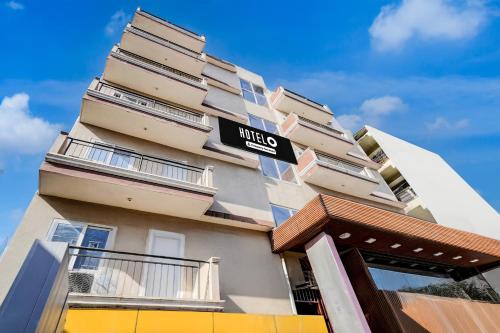 a building with a street sign in front of it at Super Hotel O Bellandur Bangalore in Bengaluru