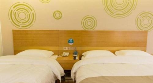 Ένα ή περισσότερα κρεβάτια σε δωμάτιο στο GreenTree Inn Maanshan Hanshan District Jiuwu Square Hotel