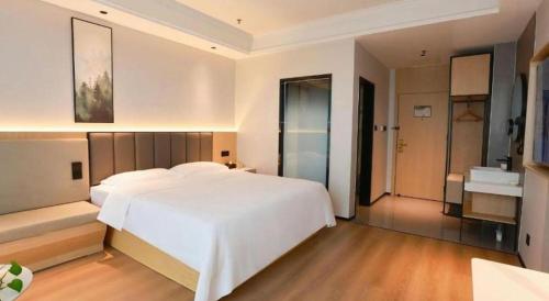 Ένα ή περισσότερα κρεβάτια σε δωμάτιο στο GreenTree Inn Maanshan Hanshan District Jiuwu Square Hotel