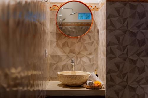 Ένα μπάνιο στο De Artha Guest House Private pool