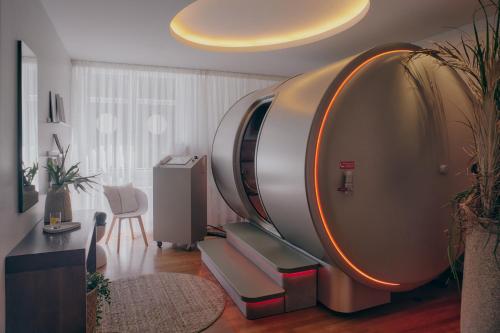 a living room with a large object in a room at Aparthotel Treudelberg Hamburg in Hamburg