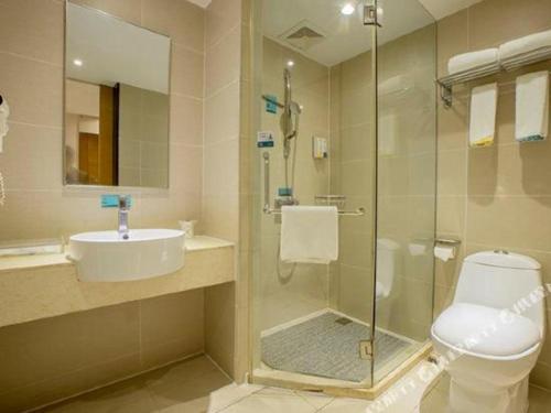 a bathroom with a shower and a toilet and a sink at City Comfort Inn Nanning Zoo Keyuan Avenue in Nanning