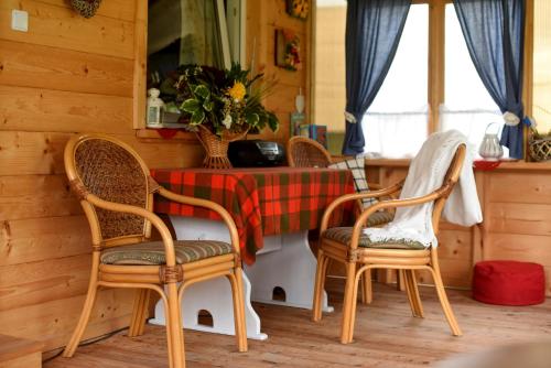 a dining room with a table and four chairs at Agroturystyka w Dolinie Raty in Prusie