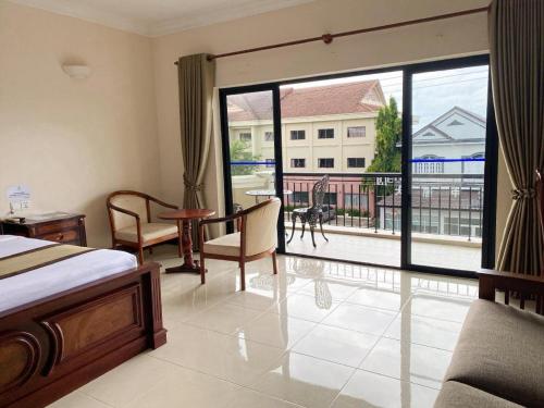 Ένα ή περισσότερα κρεβάτια σε δωμάτιο στο Asian Koh Kong Hotel